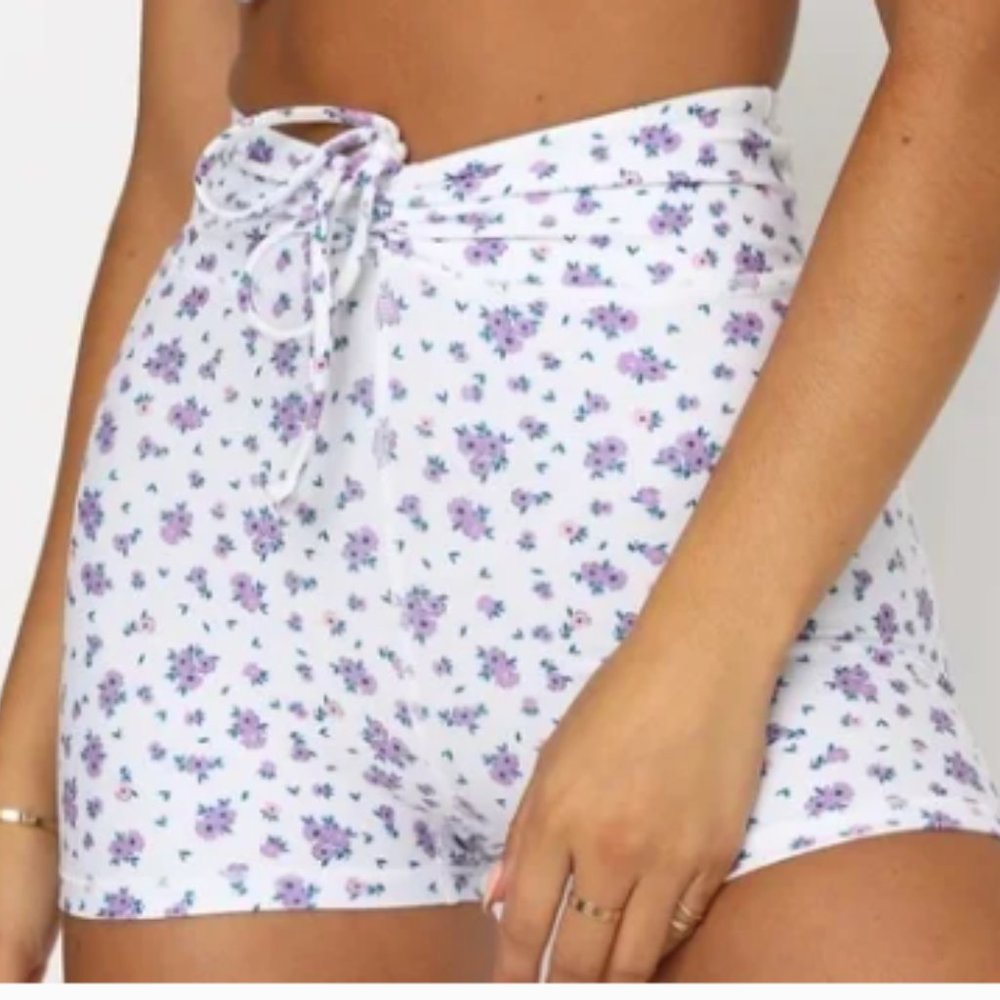 White Fox Boutique Active Early Mornings Bike Shorts Purple Floral- L- NWT
